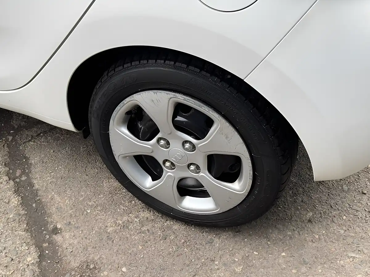 Used 2017 Kia Picanto 1 Air White - Interior and Exterior details 18