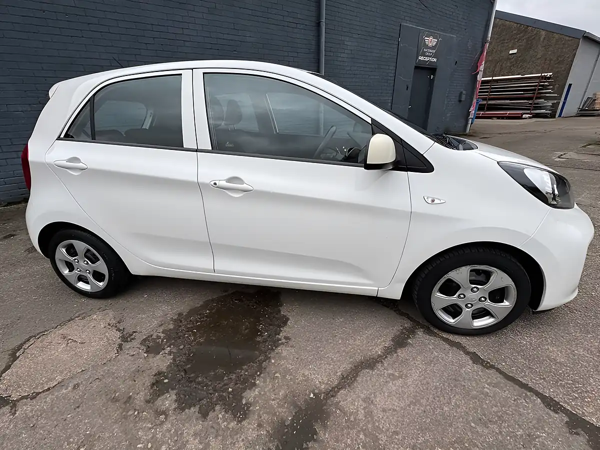 Used 2017 Kia Picanto 1 Air White - Interior and Exterior details 7