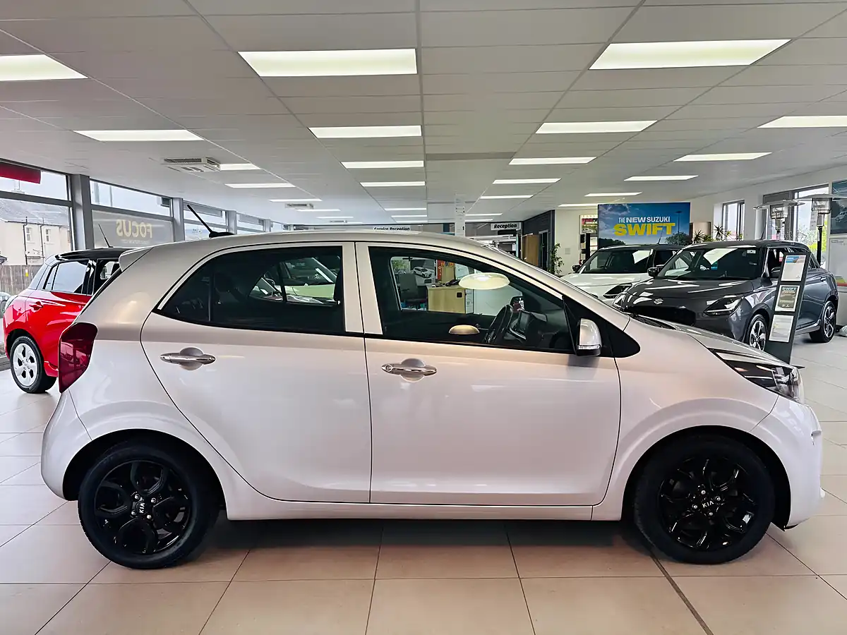 Used 2017 Kia Picanto 3 Silver - Interior and Exterior details 10