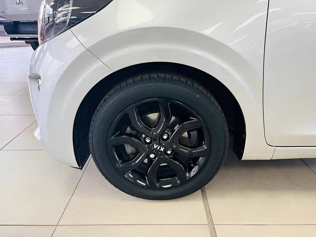 Used 2017 Kia Picanto 3 Silver - Interior and Exterior details 15