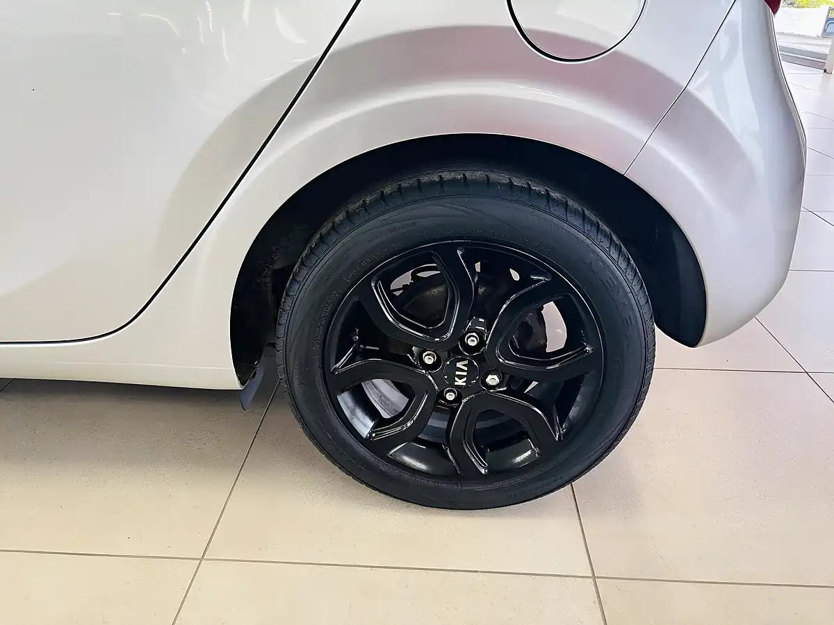 Used 2017 Kia Picanto 3 Silver - Interior and Exterior details 17