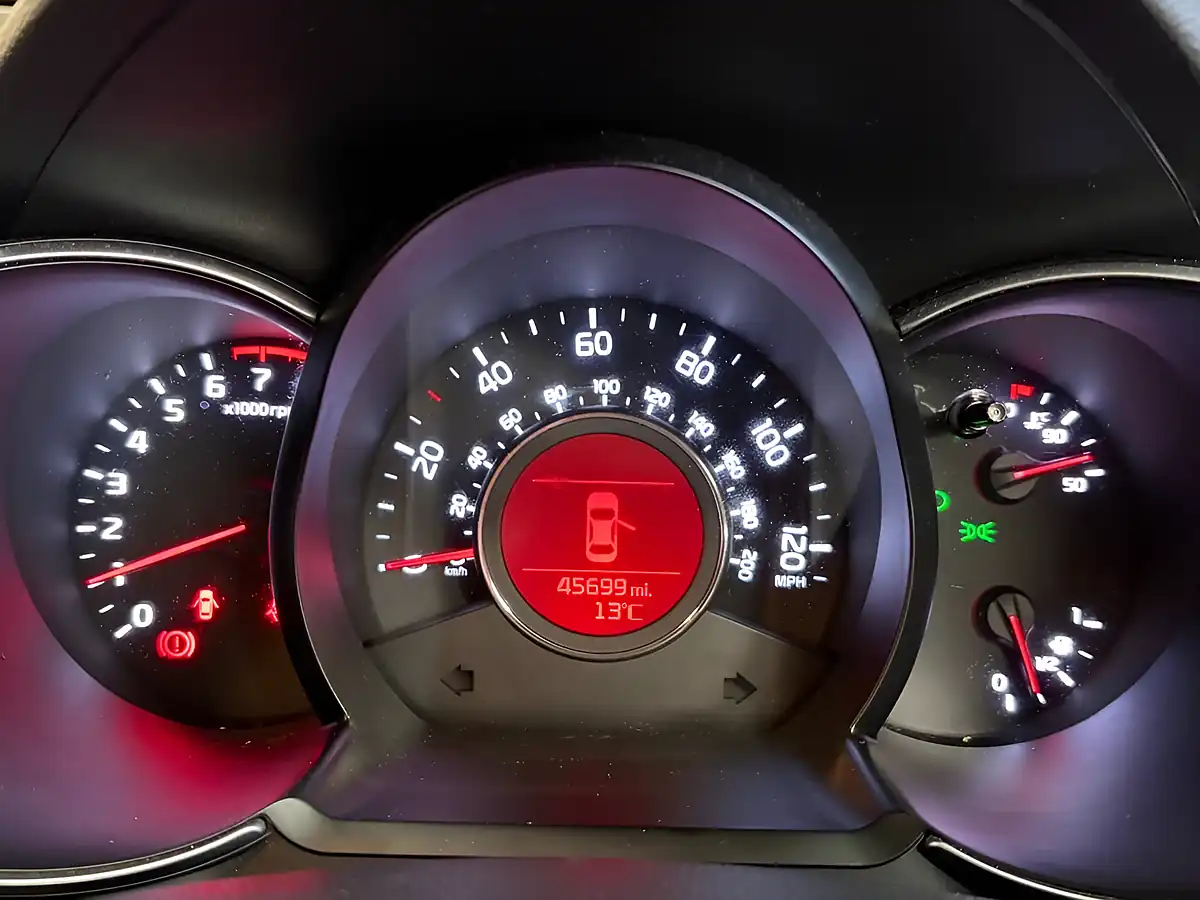 Used 2017 Kia Picanto Chilli Red - Interior and Exterior details 15