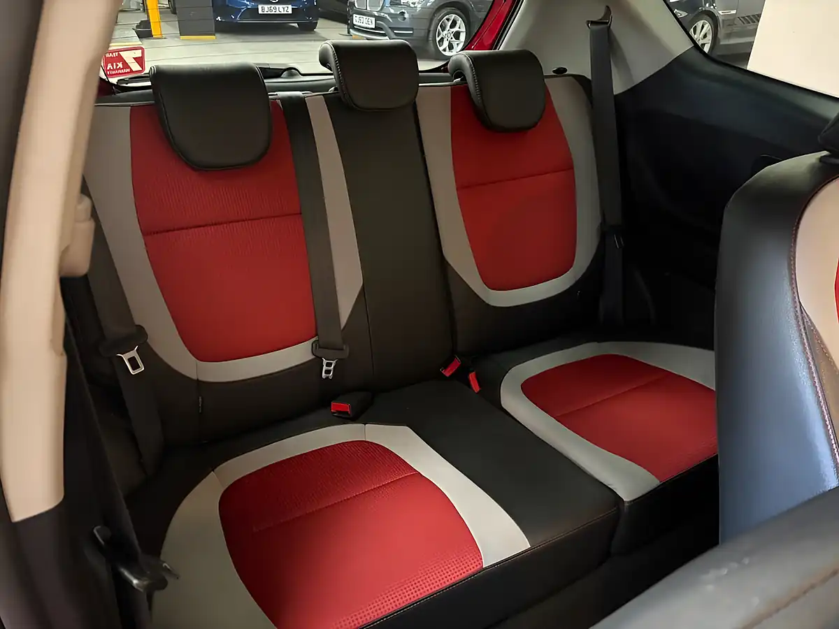 Used 2017 Kia Picanto Chilli Red - Interior and Exterior details 18