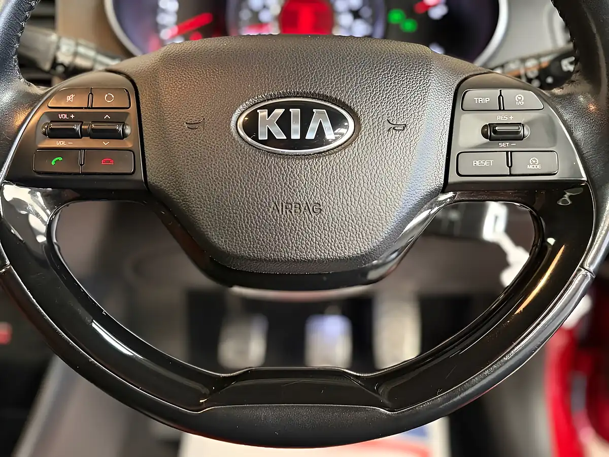 Used 2017 Kia Picanto Chilli Red - Interior and Exterior details 6