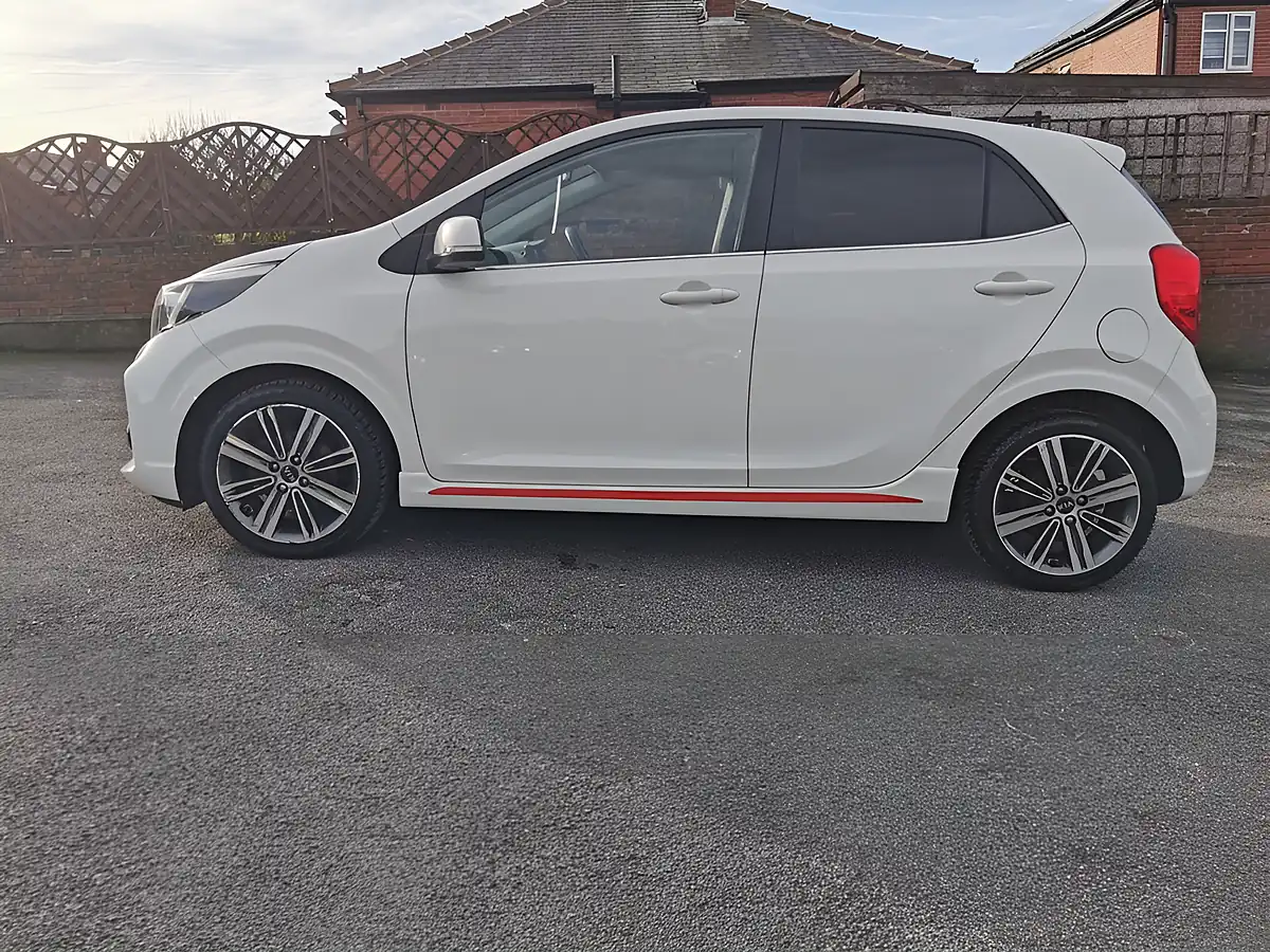Used 2017 Kia Picanto GT-Line Clear White - Interior and Exterior details 4