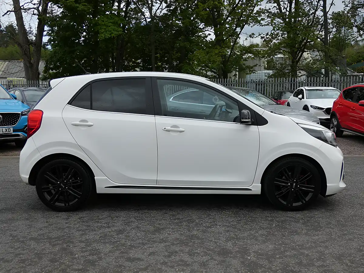 Used 2017 Kia Picanto GT-Line Clear White - Interior and Exterior details 4