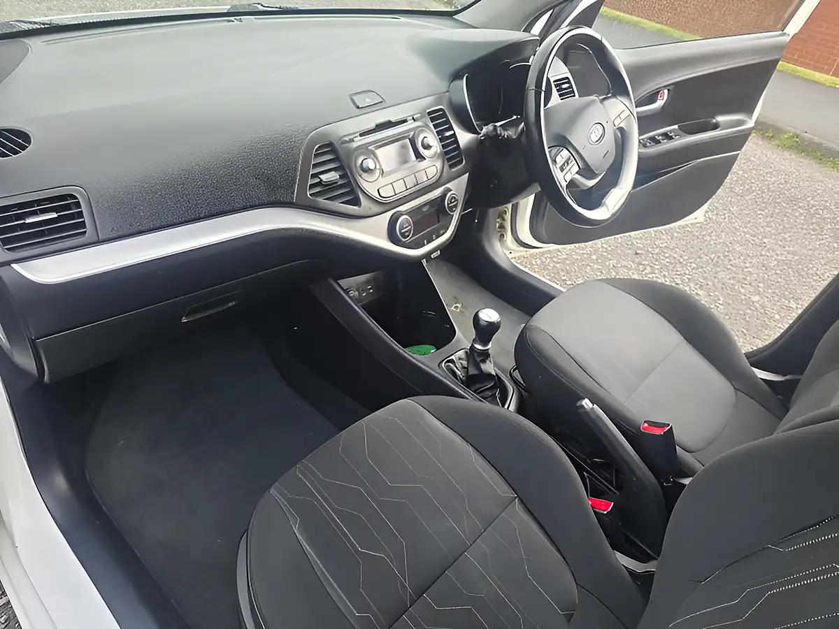 Used 2017 Kia Picanto Se White - Interior and Exterior details 12