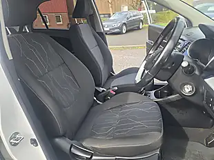 Used 2017 Kia Picanto Se White - Interior and Exterior details 13