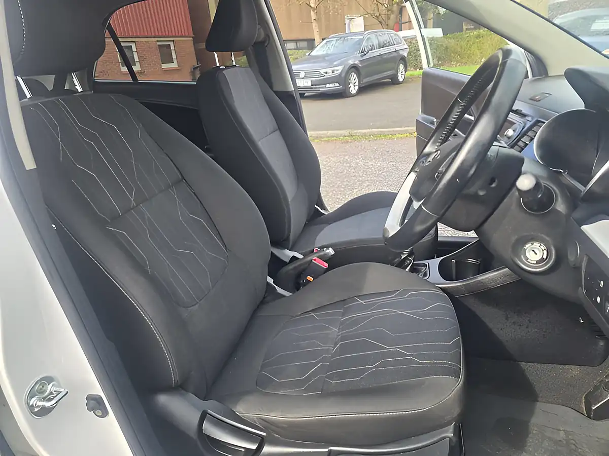 Used 2017 Kia Picanto Se White - Interior and Exterior details 13