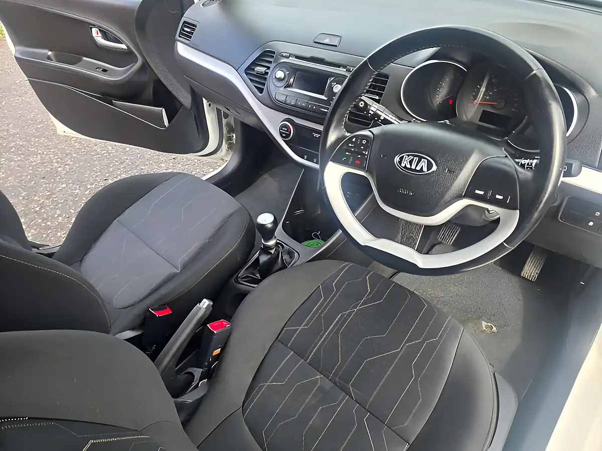 Used 2017 Kia Picanto Se White - Interior and Exterior details 14