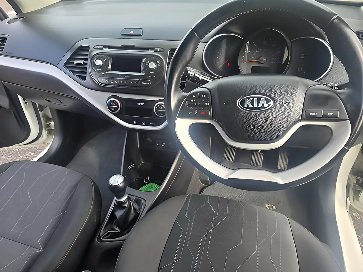 Used 2017 Kia Picanto Se White - Interior and Exterior details 15