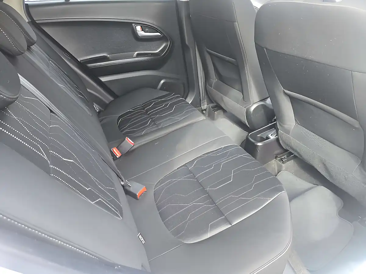 Used 2017 Kia Picanto Se White - Interior and Exterior details 16