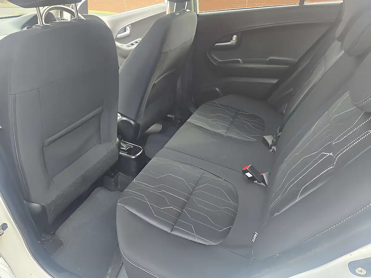 Used 2017 Kia Picanto Se White - Interior and Exterior details 18