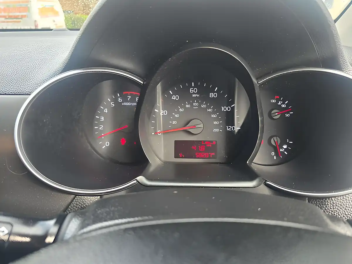 Used 2017 Kia Picanto Se White - Interior and Exterior details 20