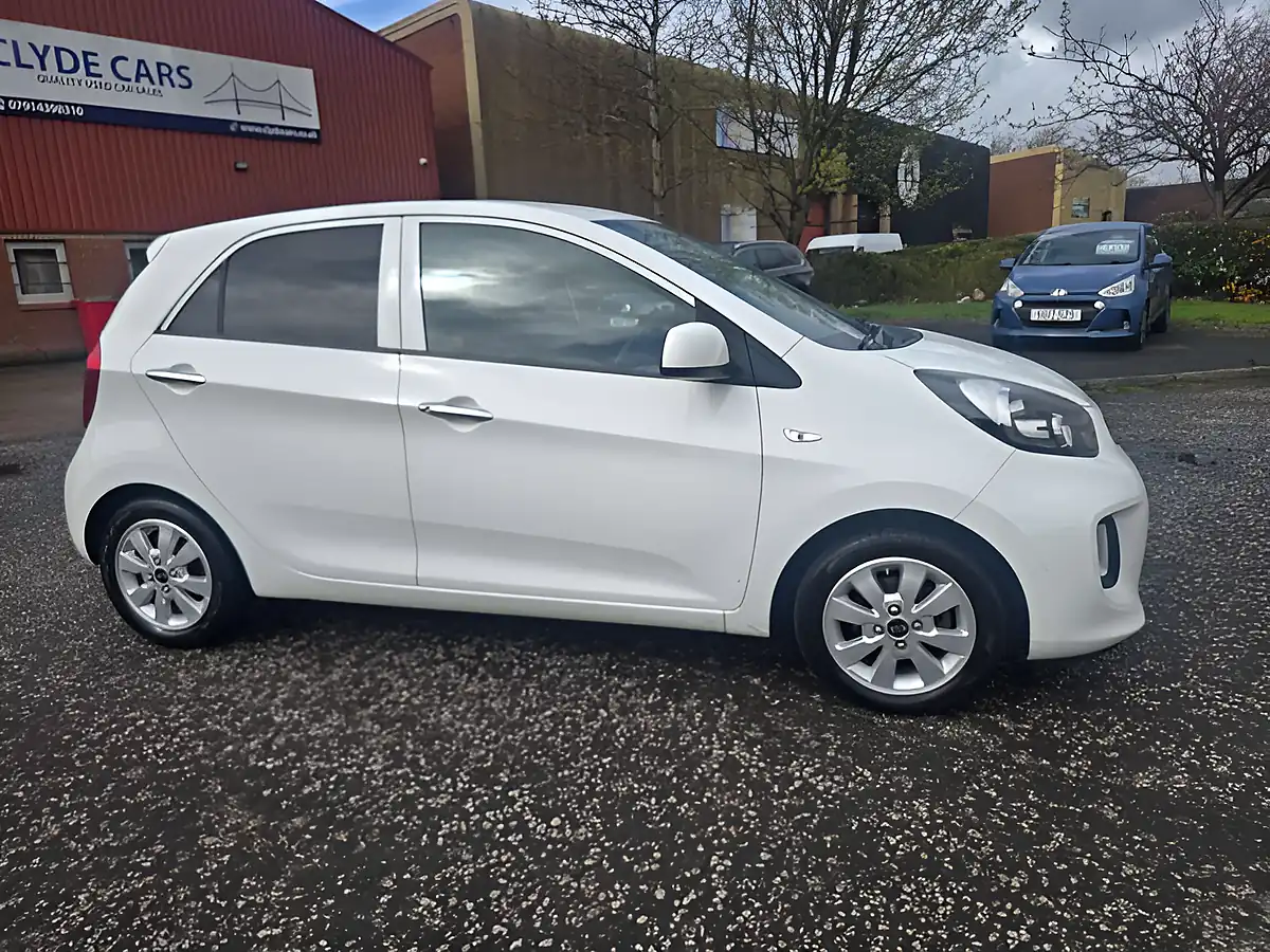 Used 2017 Kia Picanto Se White - Interior and Exterior details 4