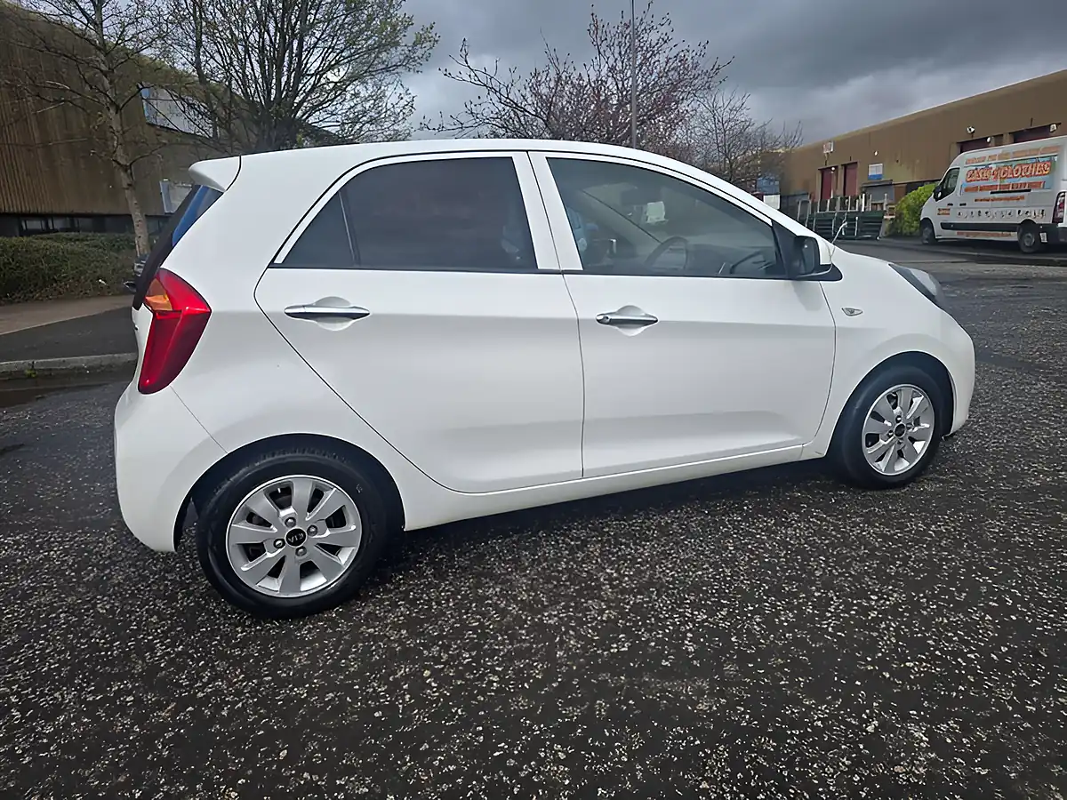 Used 2017 Kia Picanto Se White - Interior and Exterior details 6