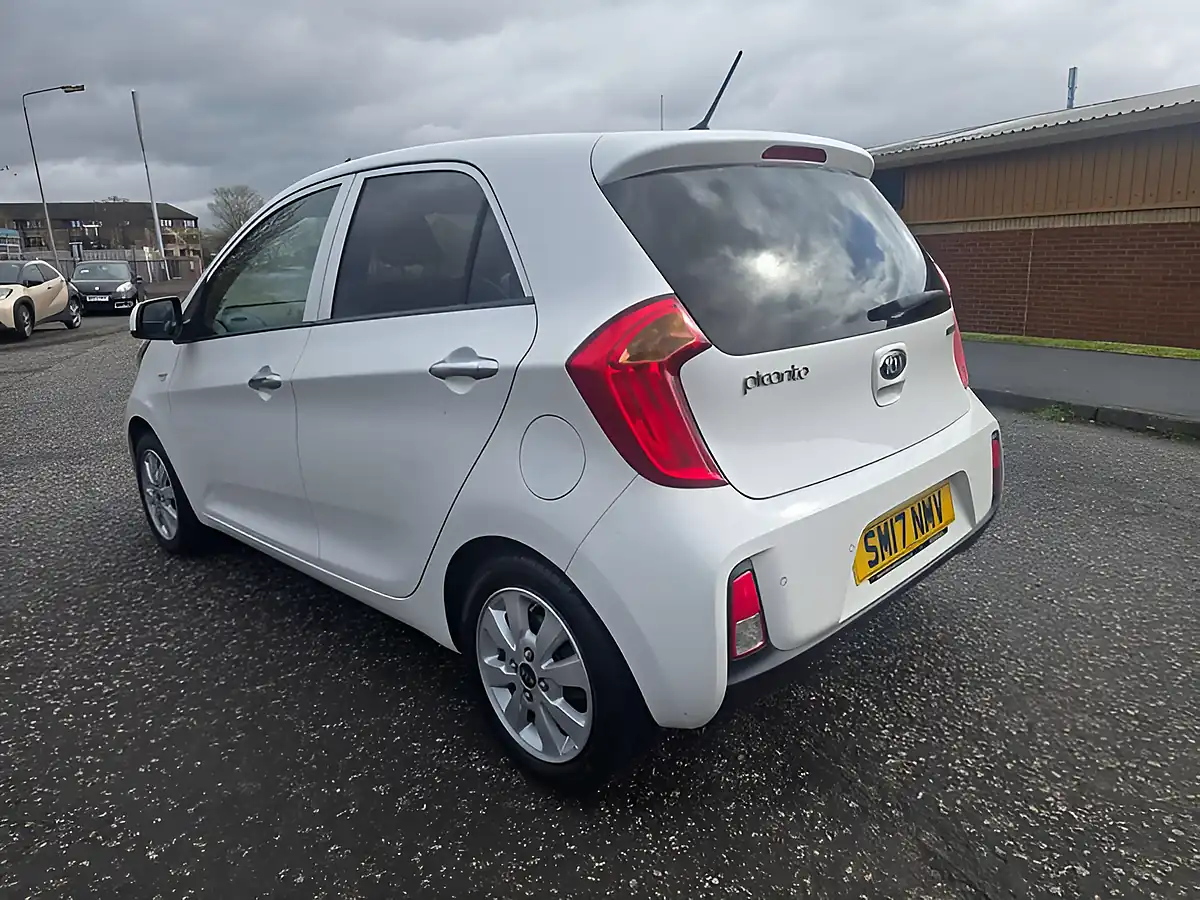 Used 2017 Kia Picanto Se White - Interior and Exterior details 8