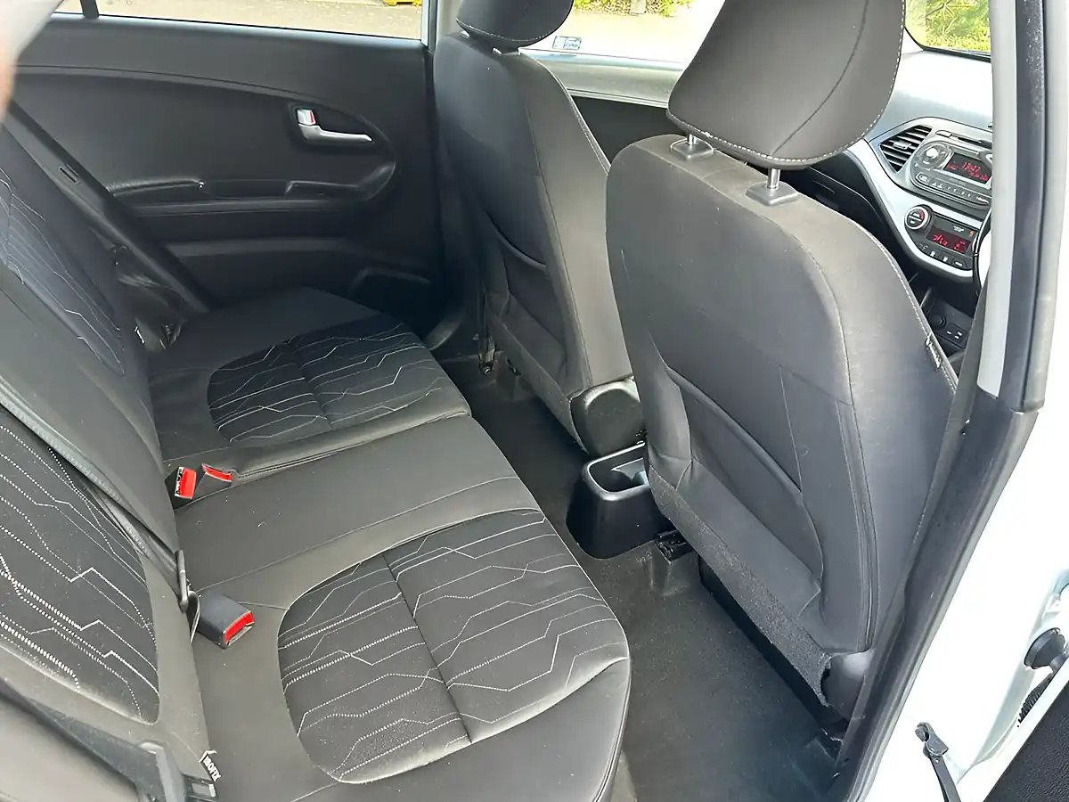 Used 2017 Kia Picanto Se White - Interior and Exterior details 13