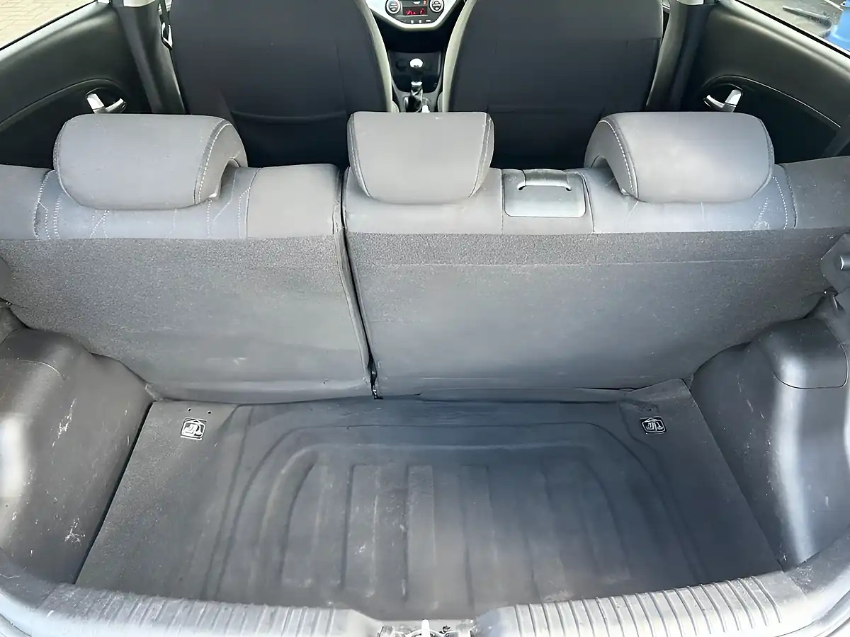 Used 2017 Kia Picanto Se White - Interior and Exterior details 16