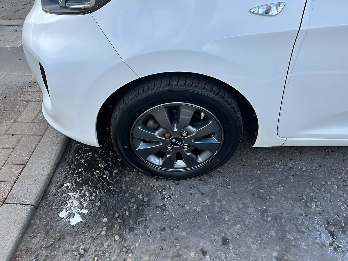 Used 2017 Kia Picanto Se White - Interior and Exterior details 18