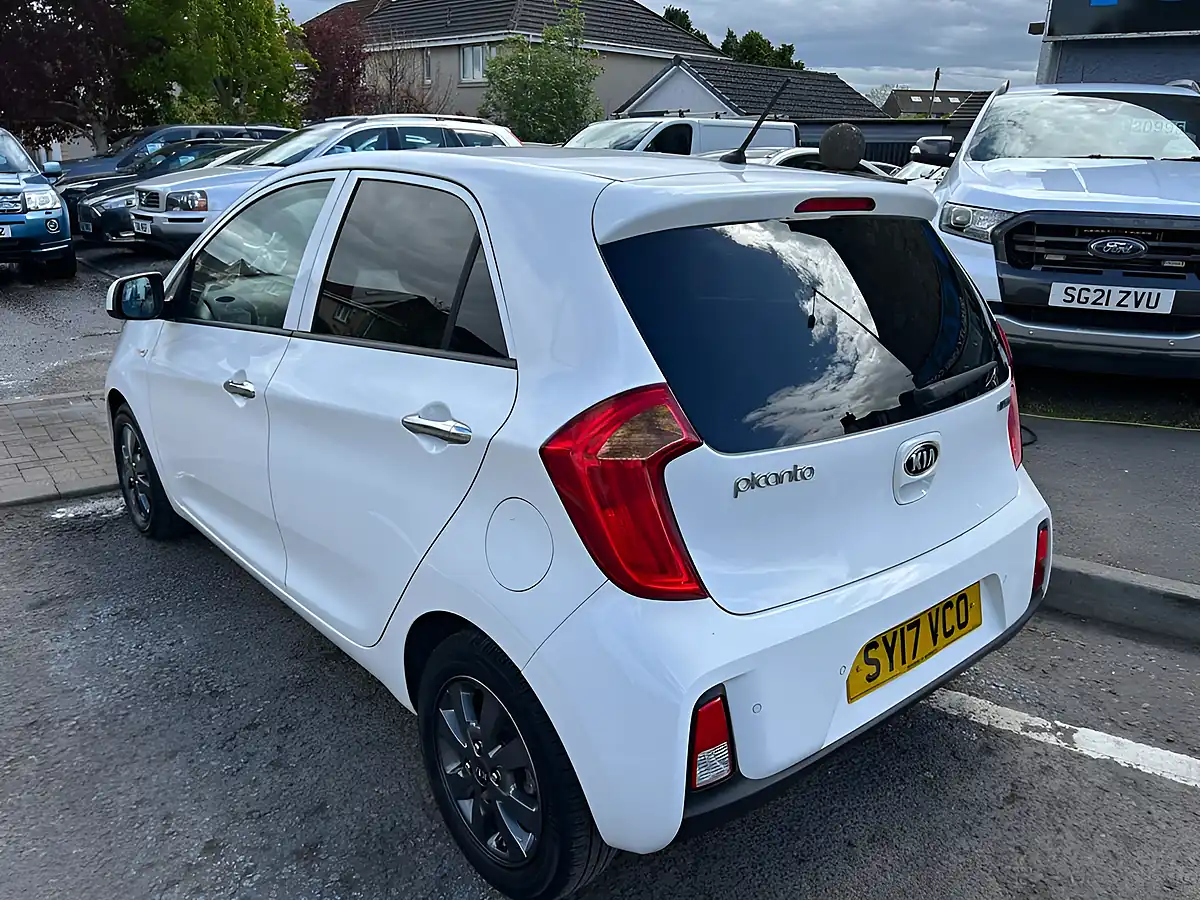 Used 2017 Kia Picanto Se White - Interior and Exterior details 5