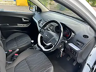 Used 2017 Kia Picanto Se White - Interior and Exterior details 8
