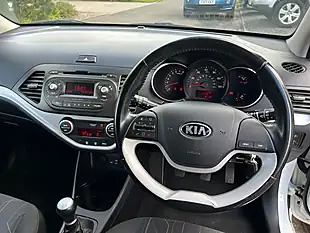 Used 2017 Kia Picanto Se White - Interior and Exterior details 9