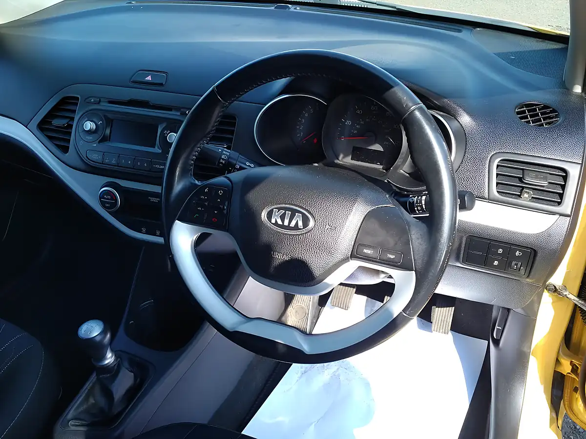 Used 2017 Kia Picanto Se Yellow - Interior and Exterior details 10
