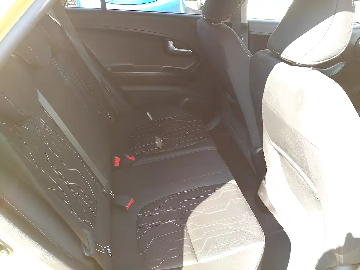 Used 2017 Kia Picanto Se Yellow - Interior and Exterior details 11
