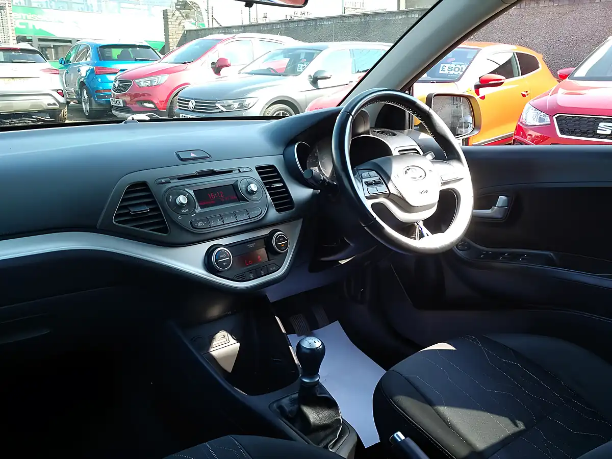 Used 2017 Kia Picanto Se Yellow - Interior and Exterior details 13