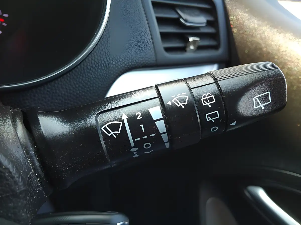 Used 2017 Kia Picanto Se Yellow - Interior and Exterior details 19