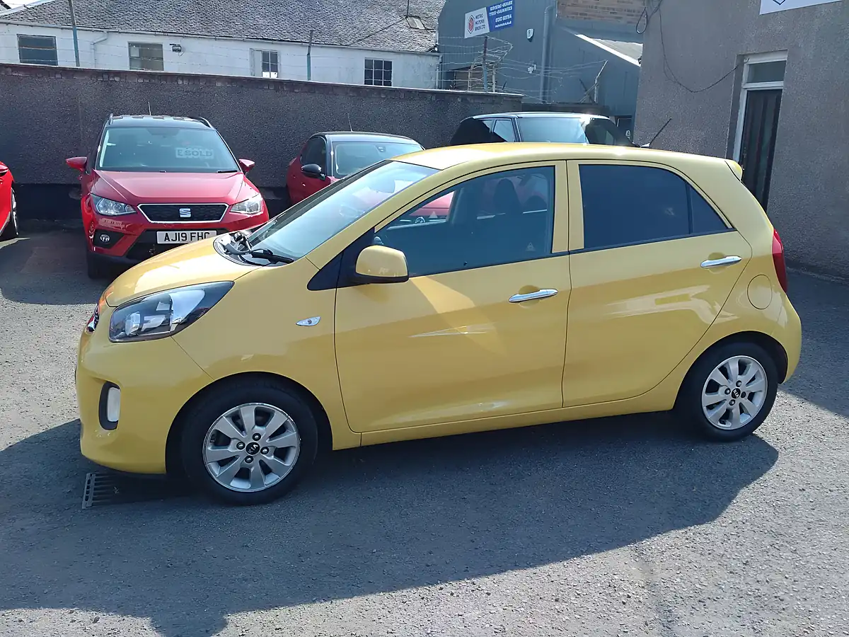 Used 2017 Kia Picanto Se Yellow - Interior and Exterior details 2
