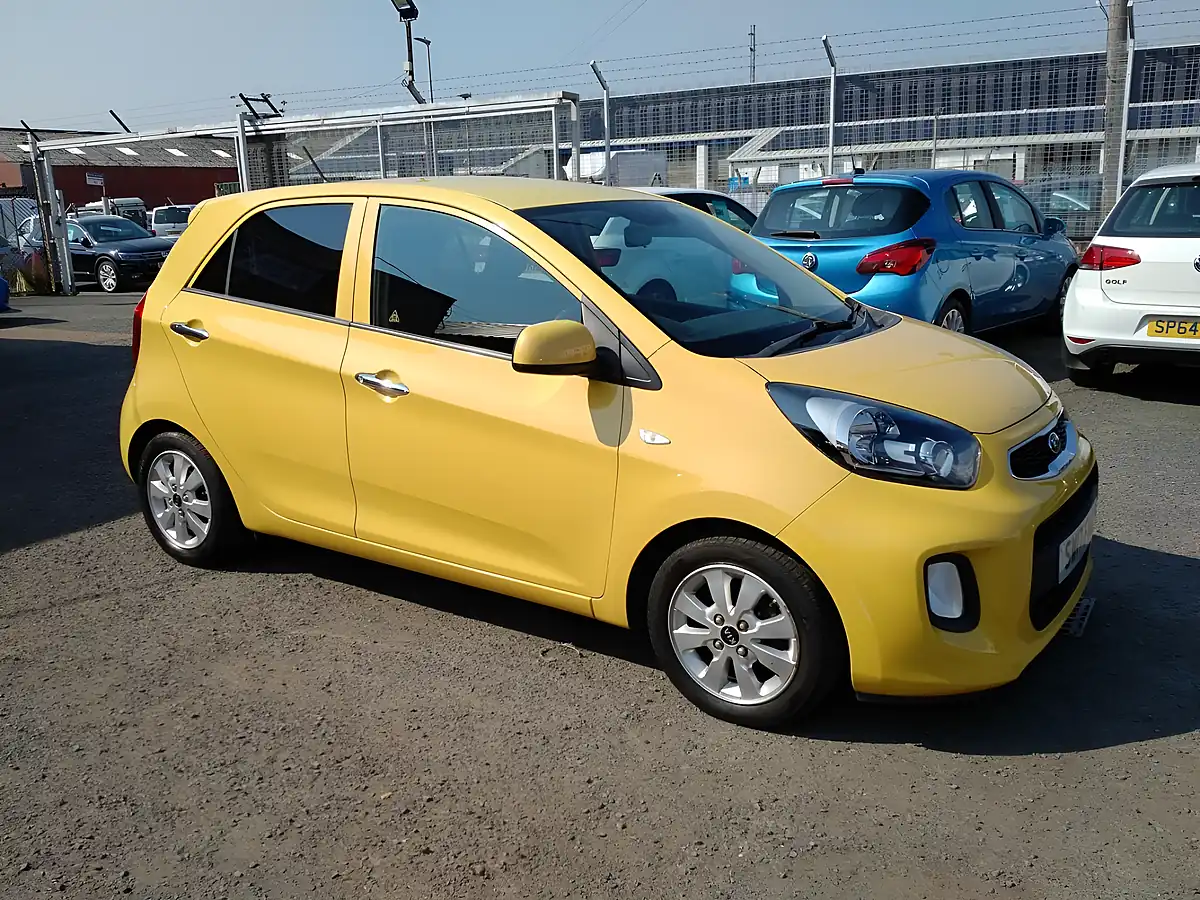 Used 2017 Kia Picanto Se Yellow - Interior and Exterior details 8
