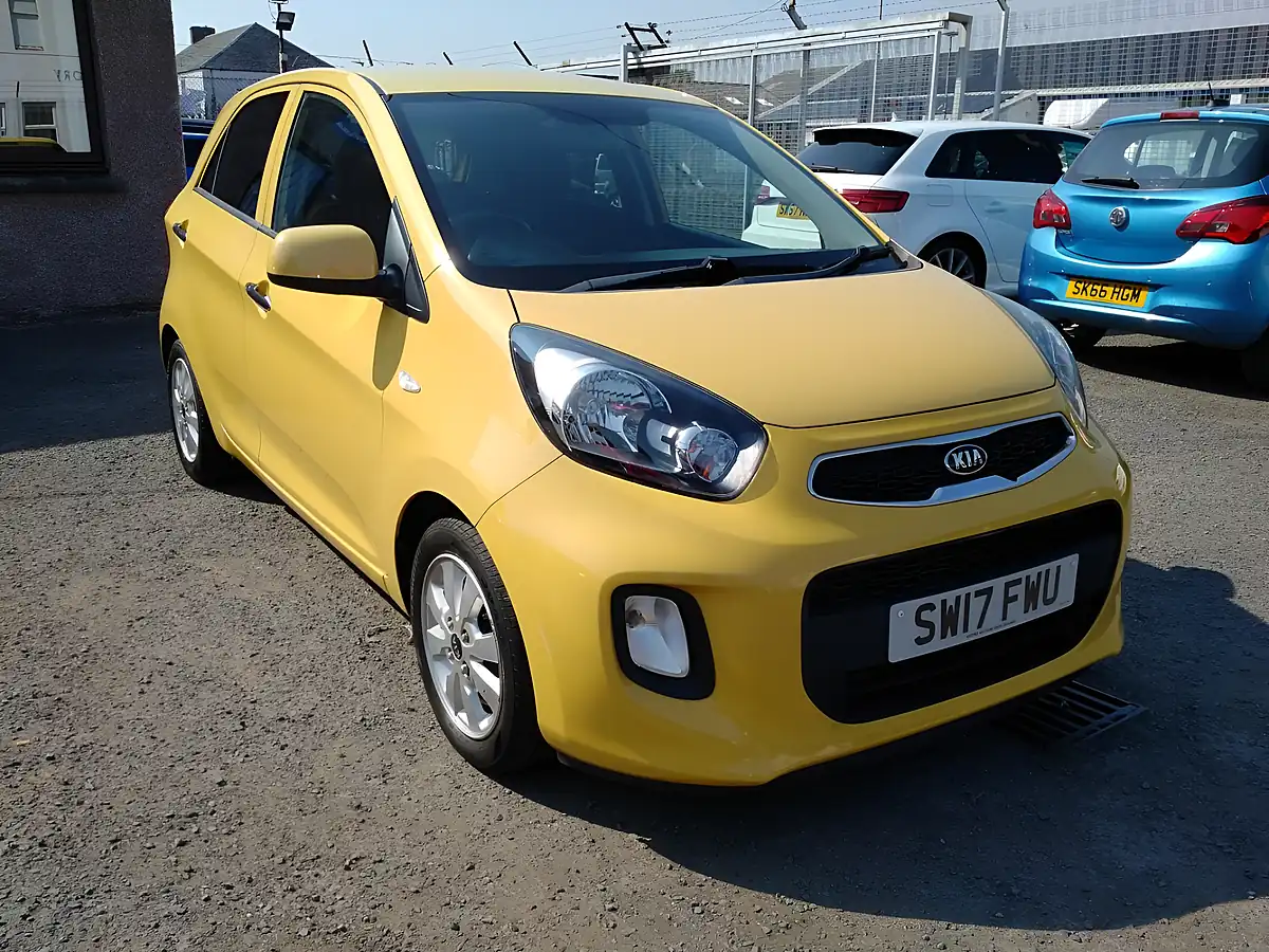 Used 2017 Kia Picanto Se Yellow - Interior and Exterior details 9