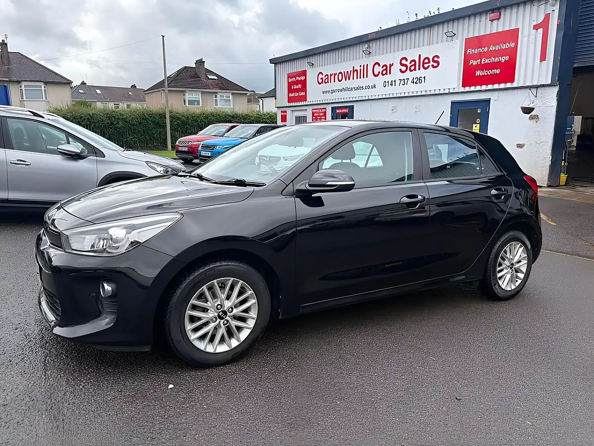 Used 2017 Kia Rio 2 Black - Front View