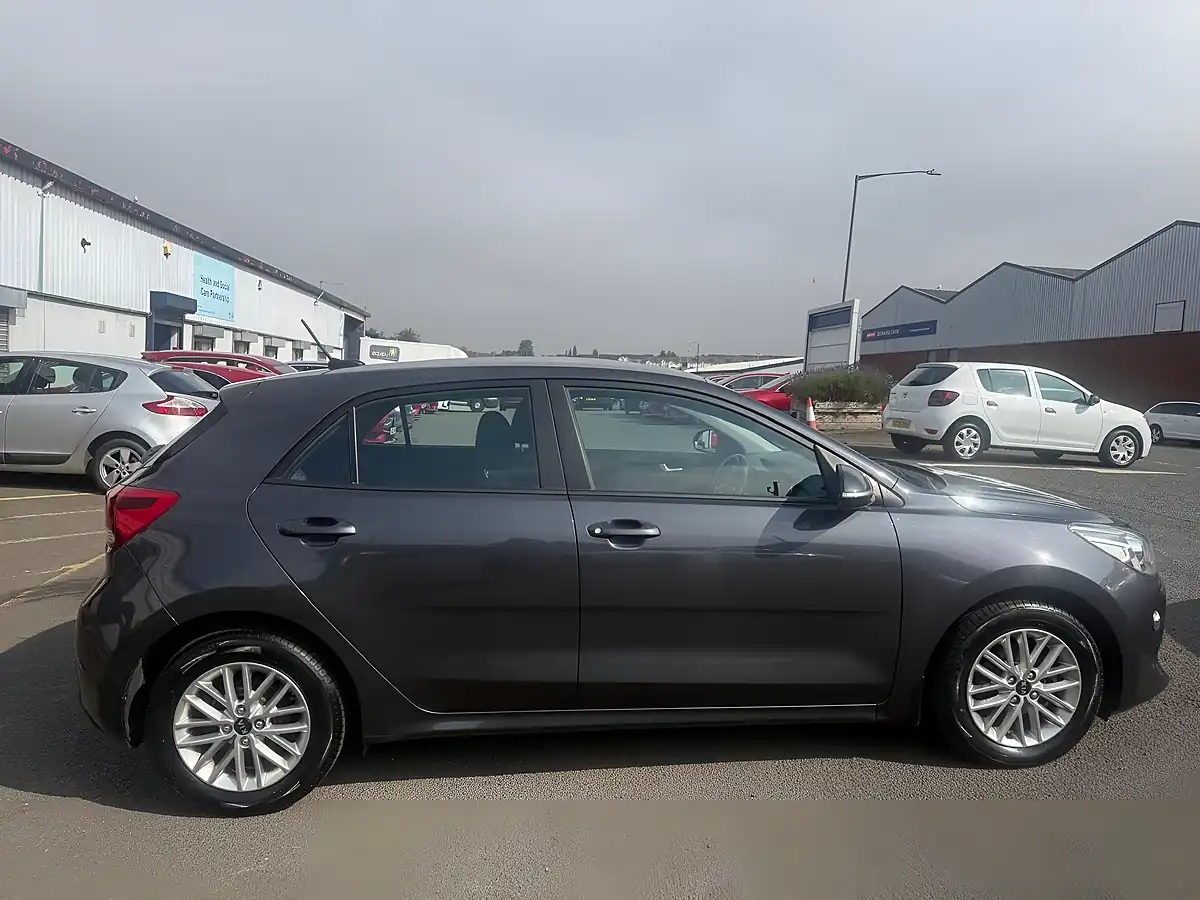 Used 2017 Kia Rio 2 Grey - Interior and Exterior details 3