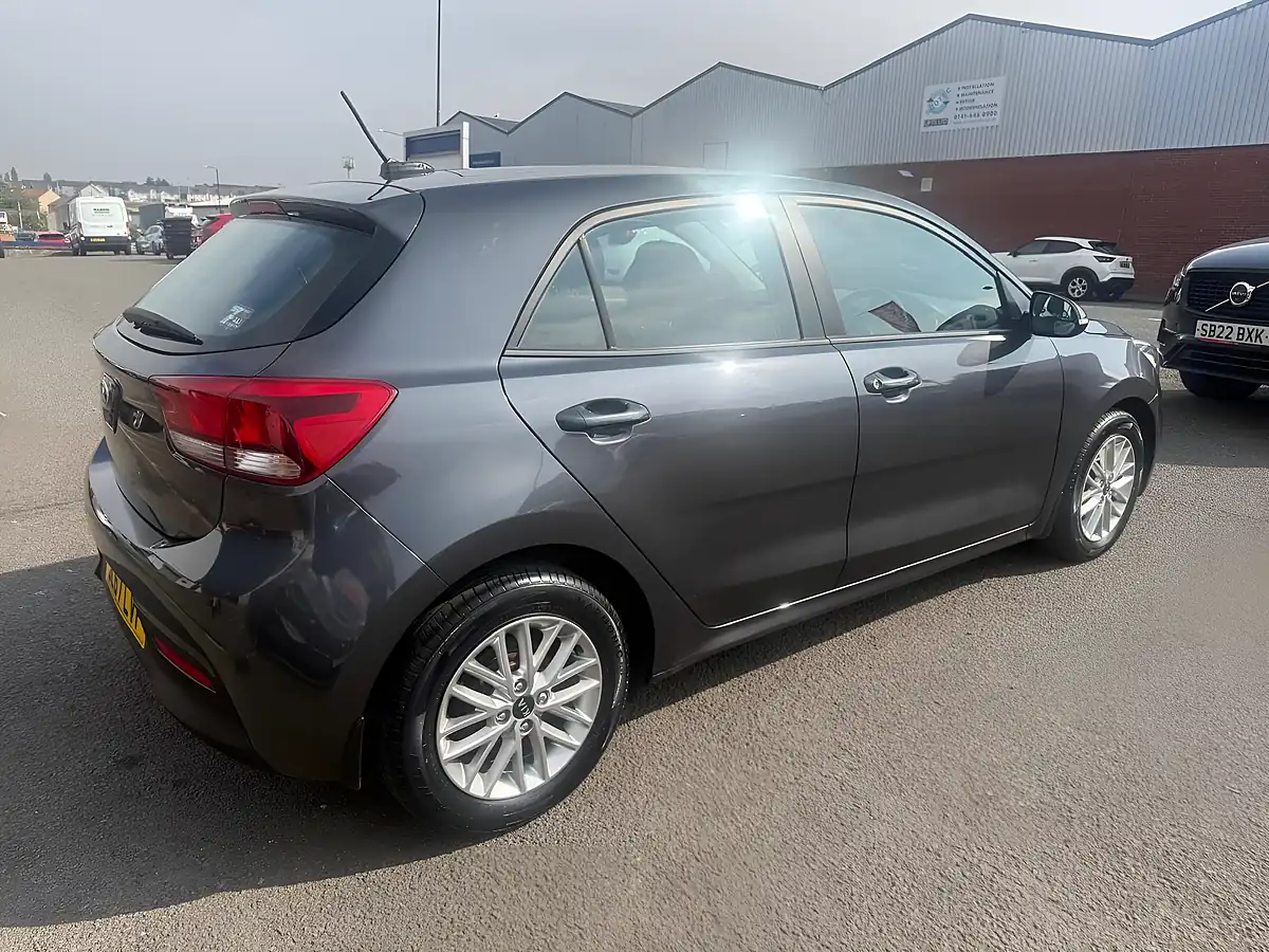 Used 2017 Kia Rio 2 Grey - Interior and Exterior details 4