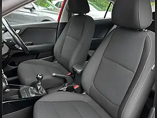 Used 2017 Kia Rio 2 Red - Interior and Exterior details 4