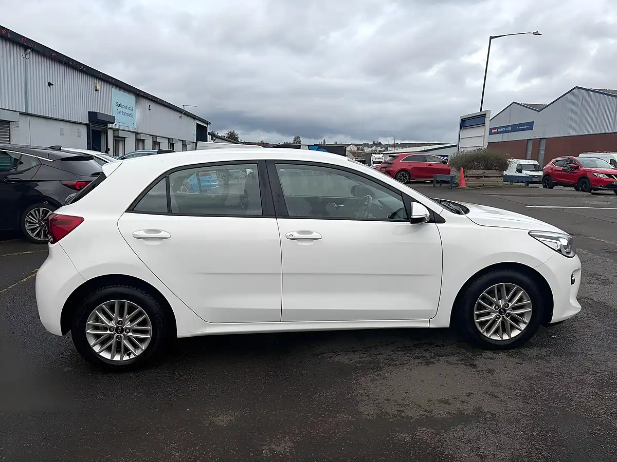 Used 2017 Kia Rio 2 White - Interior and Exterior details 4