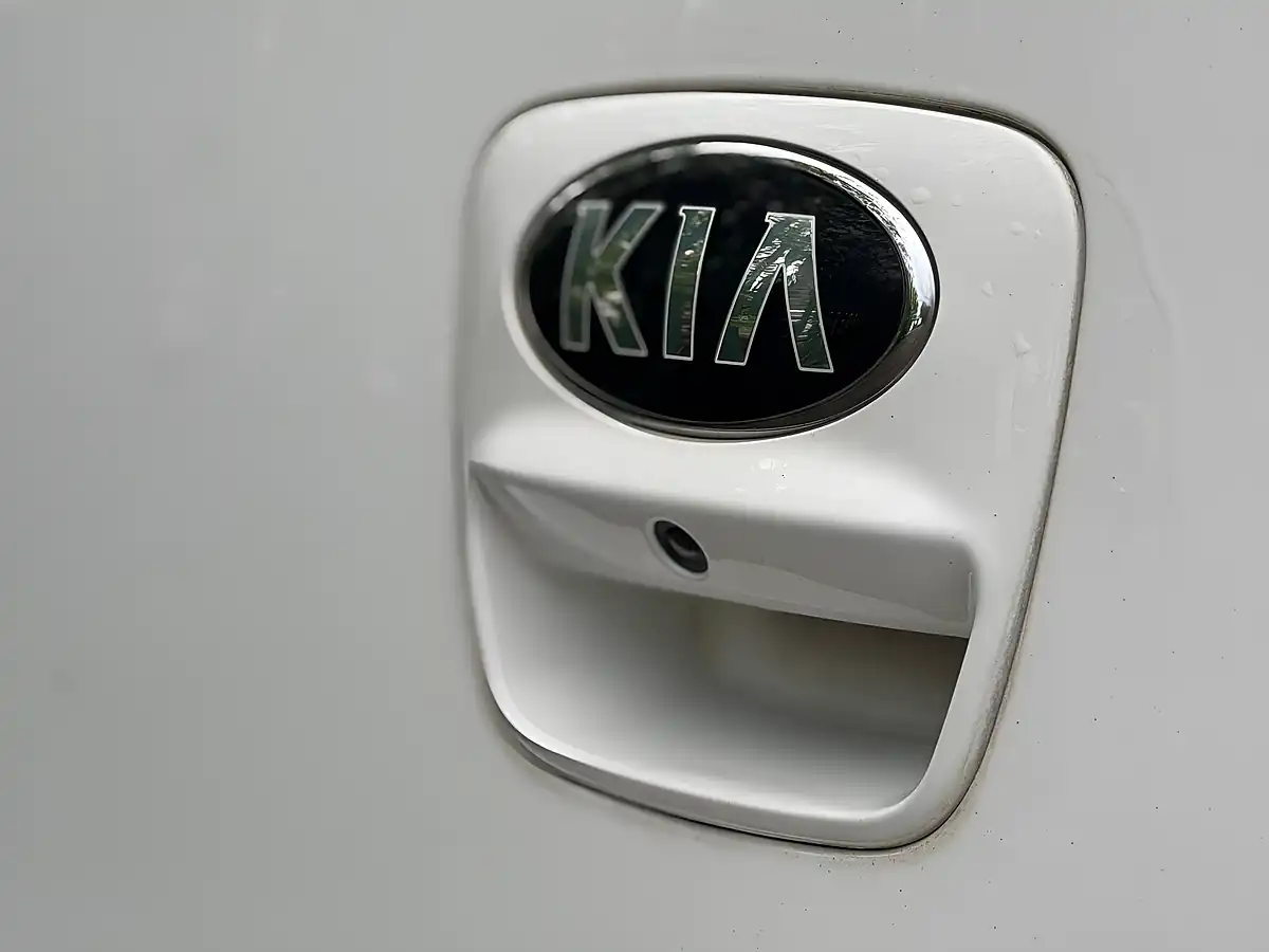 Used 2017 Kia Rio 3 White - Interior and Exterior details 10