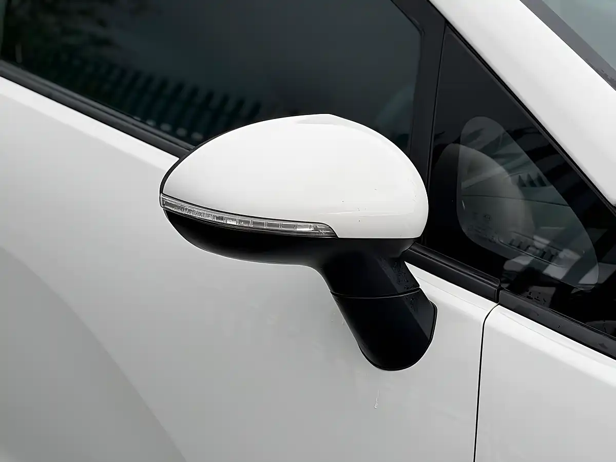 Used 2017 Kia Rio 3 White - Interior and Exterior details 12