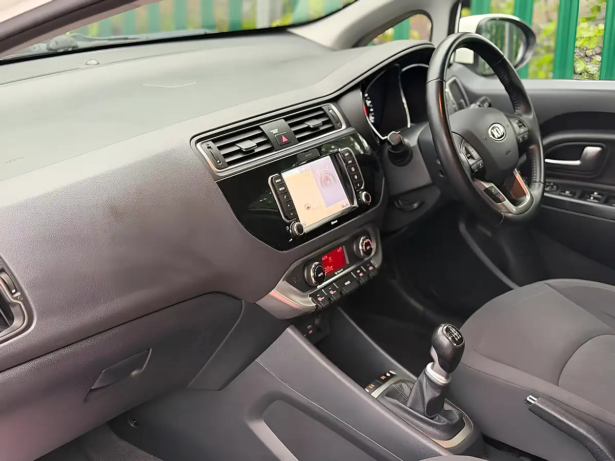 Used 2017 Kia Rio 3 White - Interior and Exterior details 18
