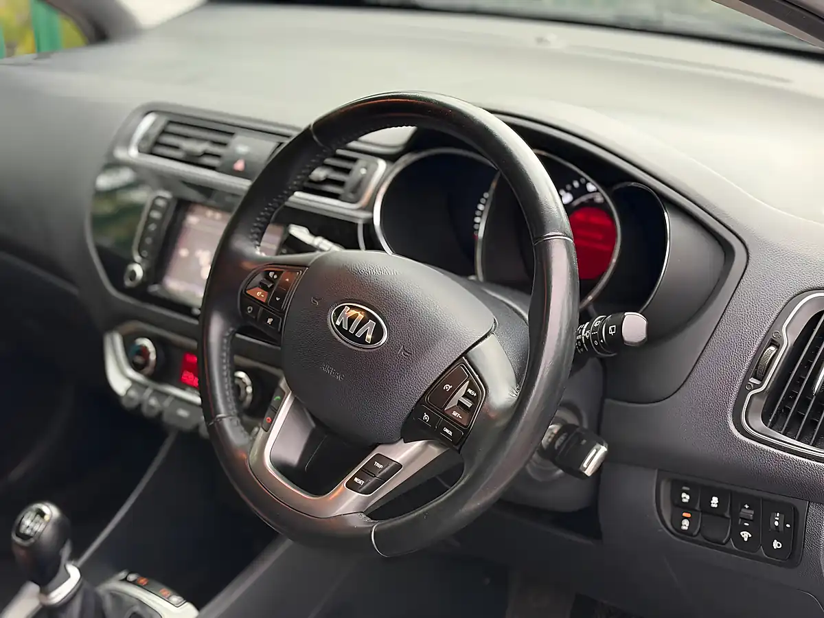 Used 2017 Kia Rio 3 White - Interior and Exterior details 3