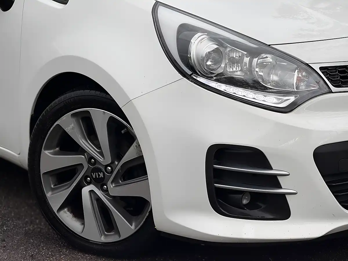 Used 2017 Kia Rio 3 White - Interior and Exterior details 4