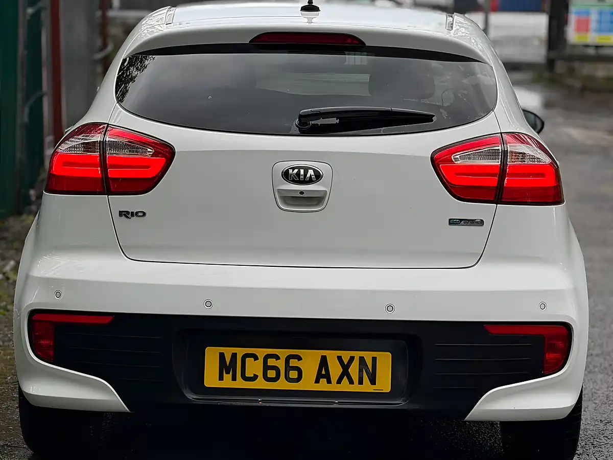 Used 2017 Kia Rio 3 White - Interior and Exterior details 9