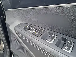 Used 2017 Kia Sorento KX-3 Black - Interior and Exterior details 11