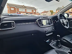 Used 2017 Kia Sorento KX-3 Black - Interior and Exterior details 14