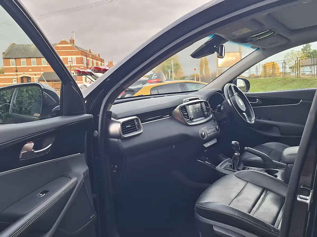 Used 2017 Kia Sorento KX-3 Black - Interior and Exterior details 19