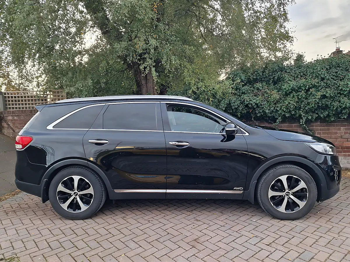 Used 2017 Kia Sorento KX-3 Black - Interior and Exterior details 8