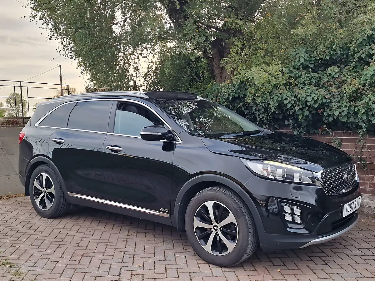 Used 2017 Kia Sorento KX-3 Black - Interior and Exterior details 9